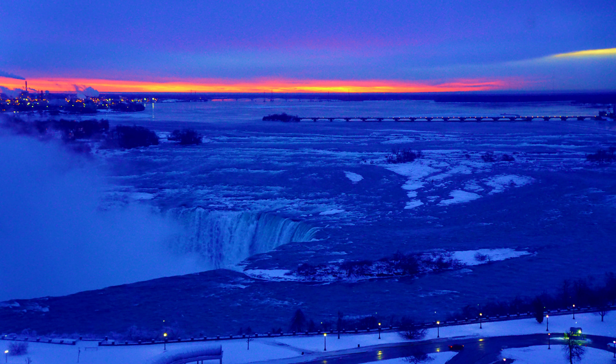 Sony E 18-55mm F3.5-5.6 OSS sample photo. Niagara before a sunrise photography