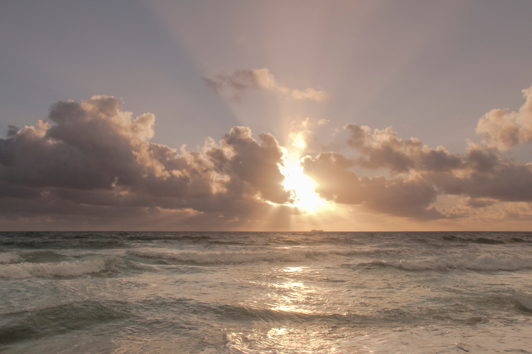 Canon EOS 650D (EOS Rebel T4i / EOS Kiss X6i) sample photo. Sunrise photography