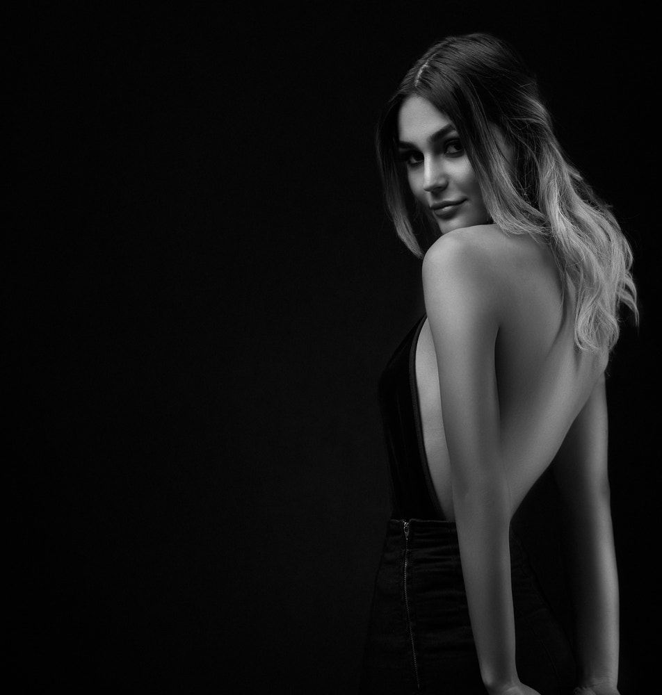 85mm F1.2 sample photo. Rear photography