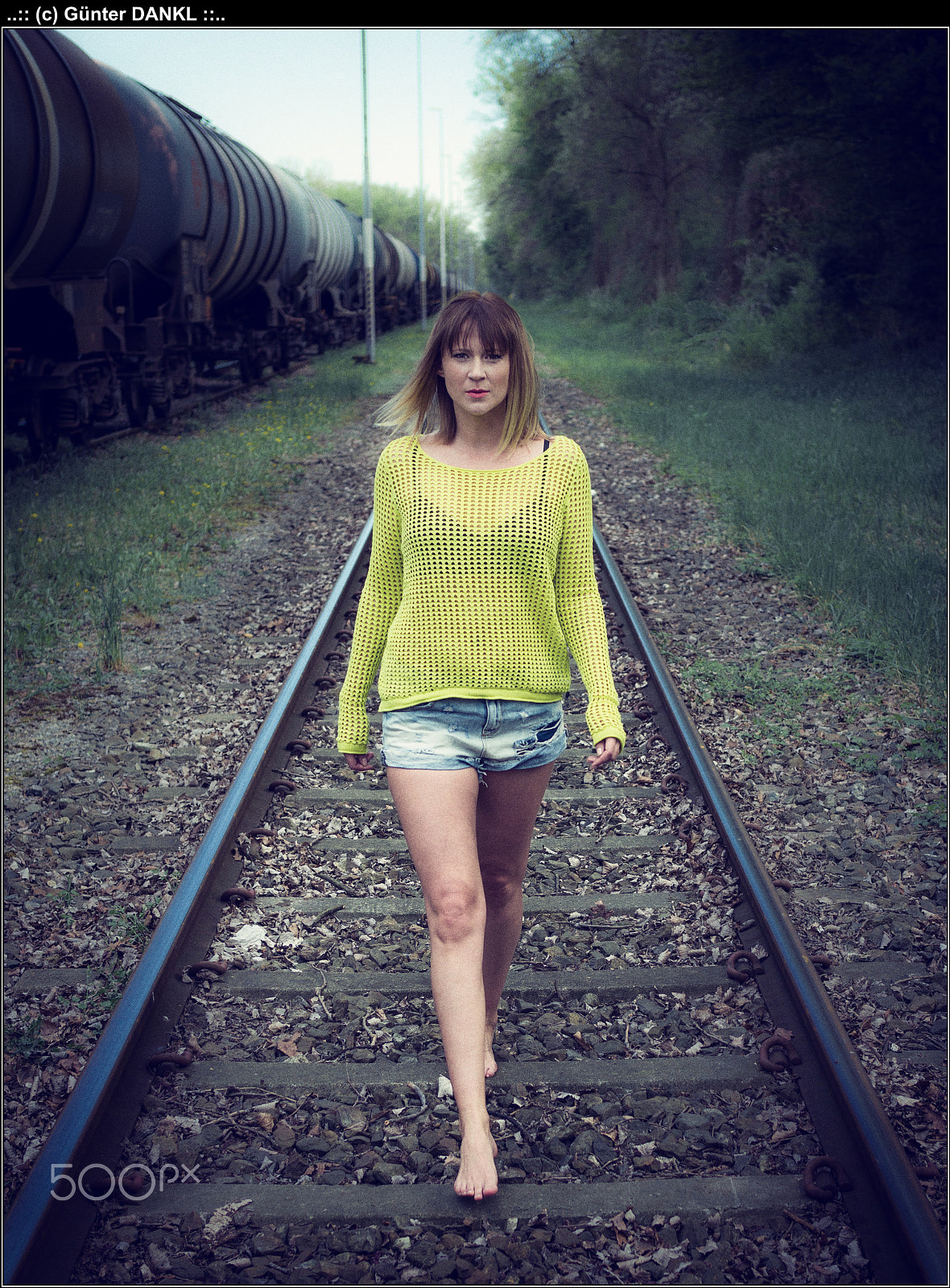 Panasonic Lumix DMC-GX7 + Olympus M.Zuiko Digital 25mm F1.8 sample photo. Catwalk at railway photography