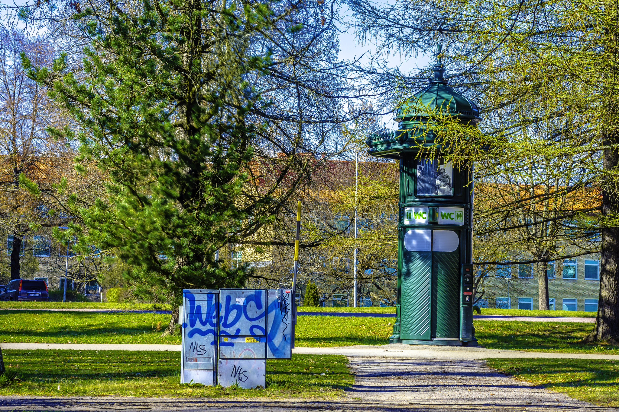 AF Zoom-Nikkor 28-85mm f/3.5-4.5 sample photo. Hdr shitter...oy. photography