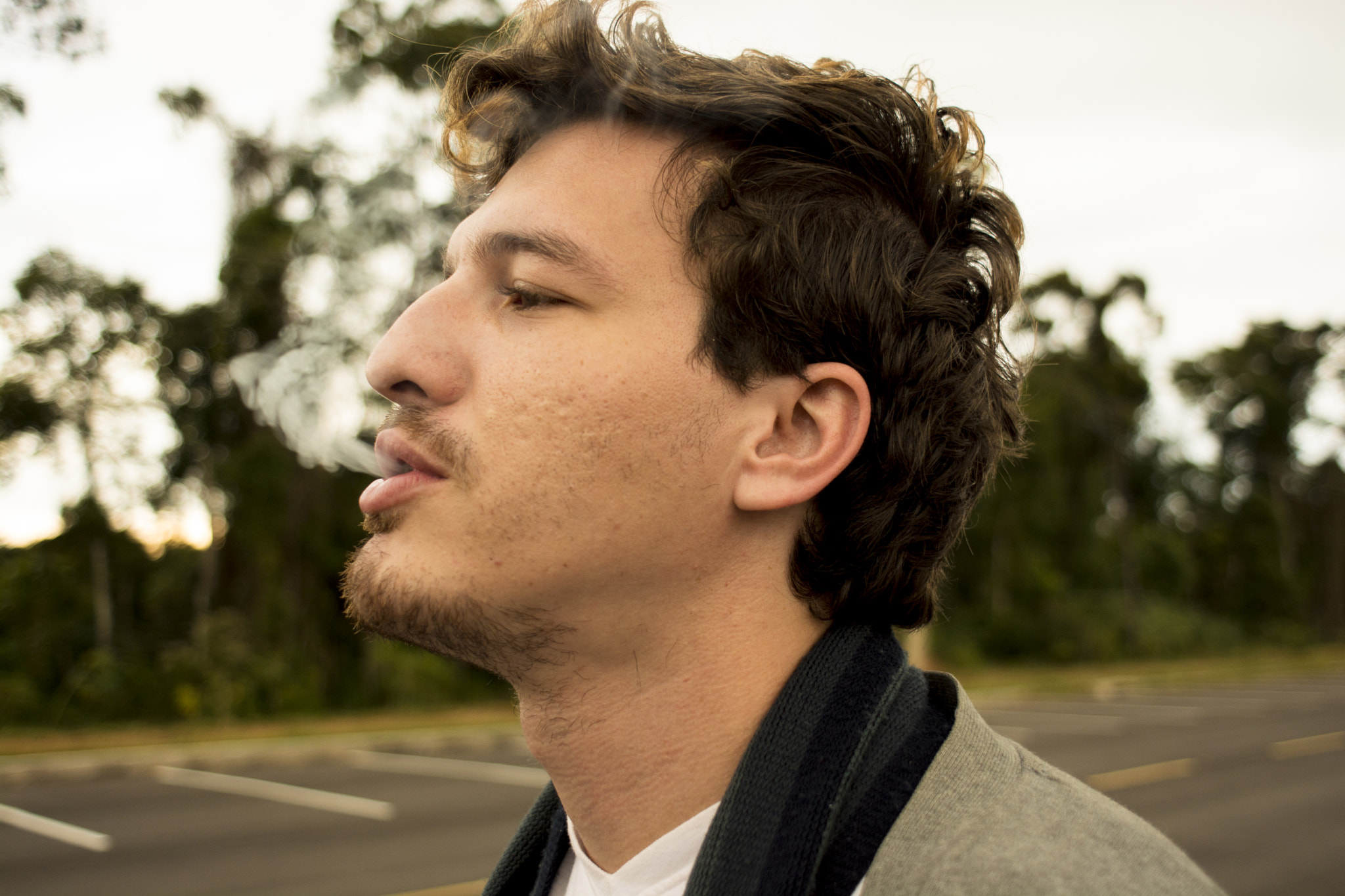Nikon D5200 + Nikon AF Nikkor 24mm F2.8D sample photo. Smoking photography