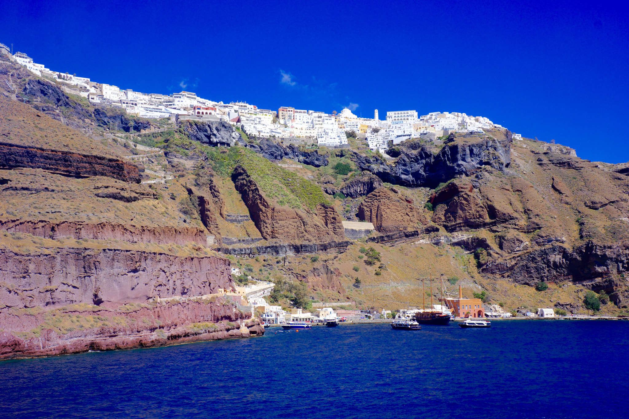 Sony Alpha NEX-7 + Tamron 18-200mm F3.5-6.3 Di III VC sample photo. Beautiful port town of santorini, greece photography