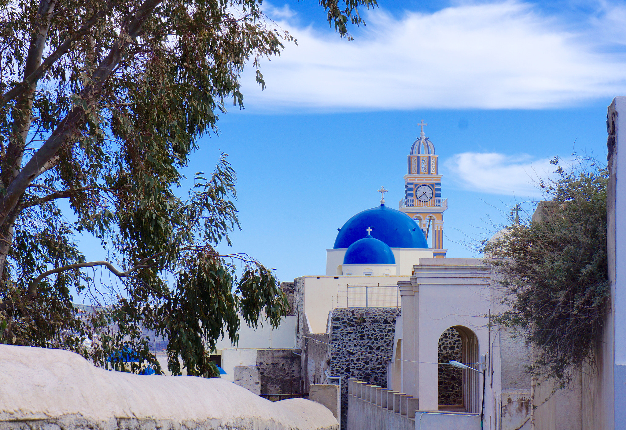 Sony E 18-55mm F3.5-5.6 OSS sample photo. Beautiful port town of santorini, greece photography