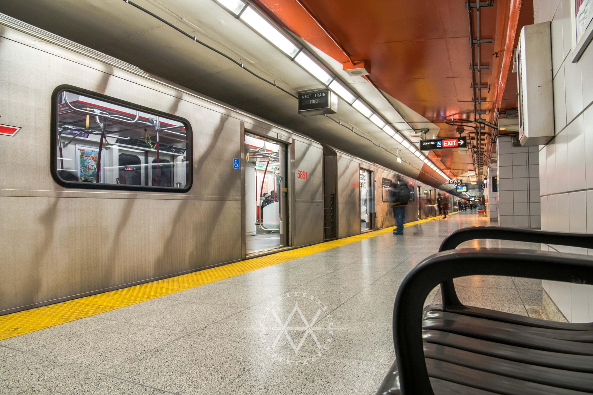 20mm F1.4 sample photo. Next train photography