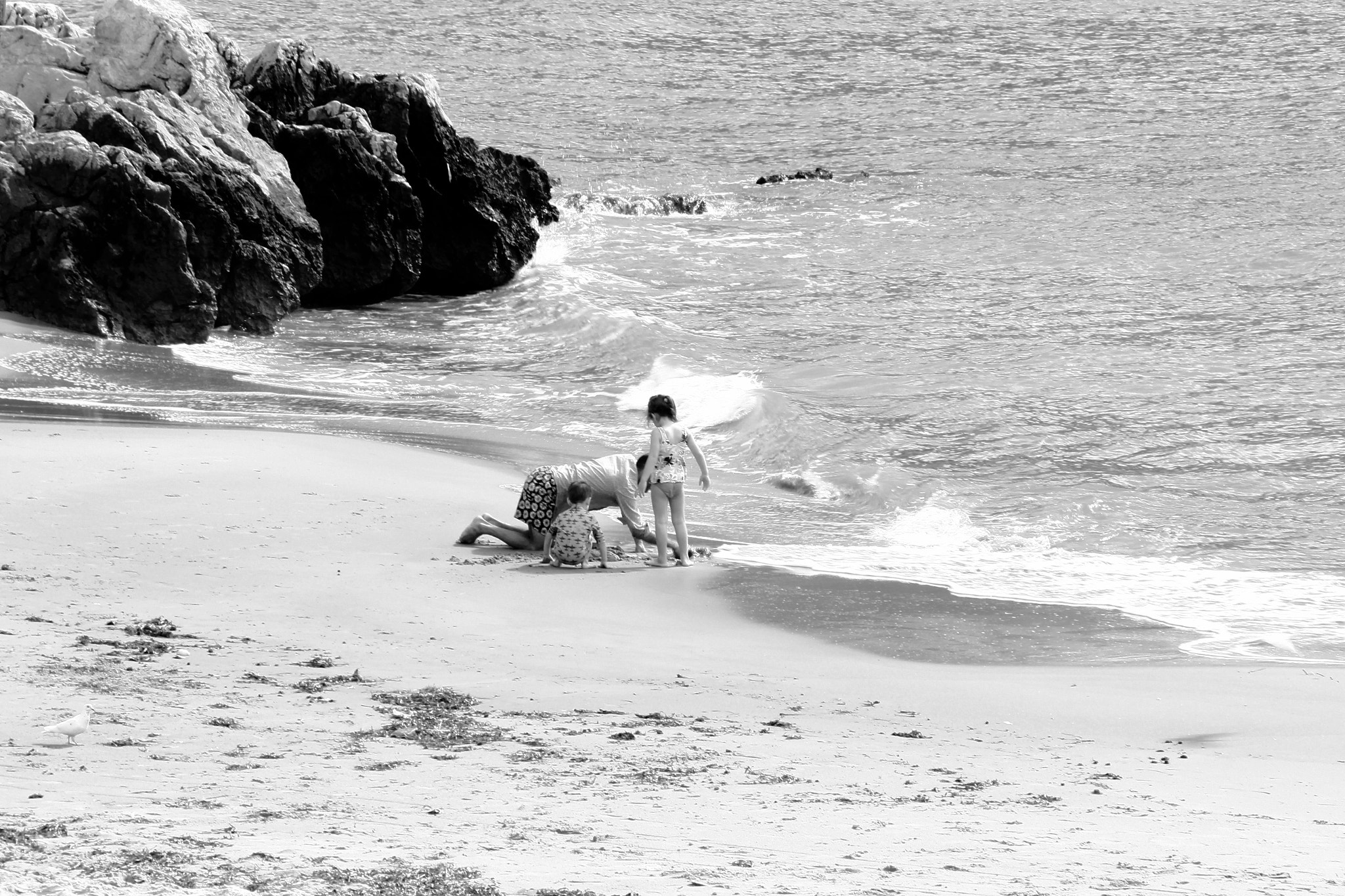Canon EF-S 18-135mm F3.5-5.6 IS sample photo. Cefalù lungomare "papà facciamo un castello di sabbia?" photography