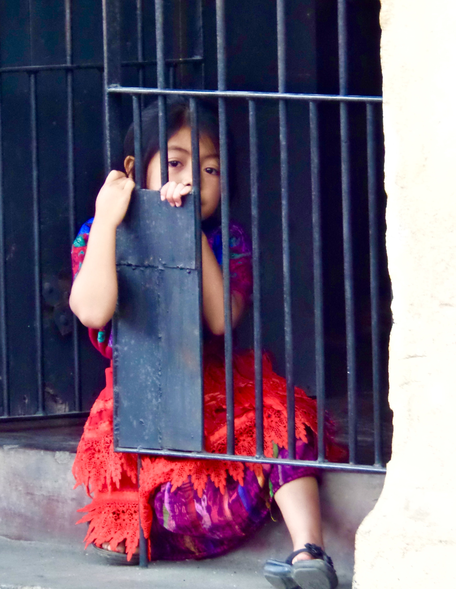 Samsung WB250F sample photo. Girl by the gate photography