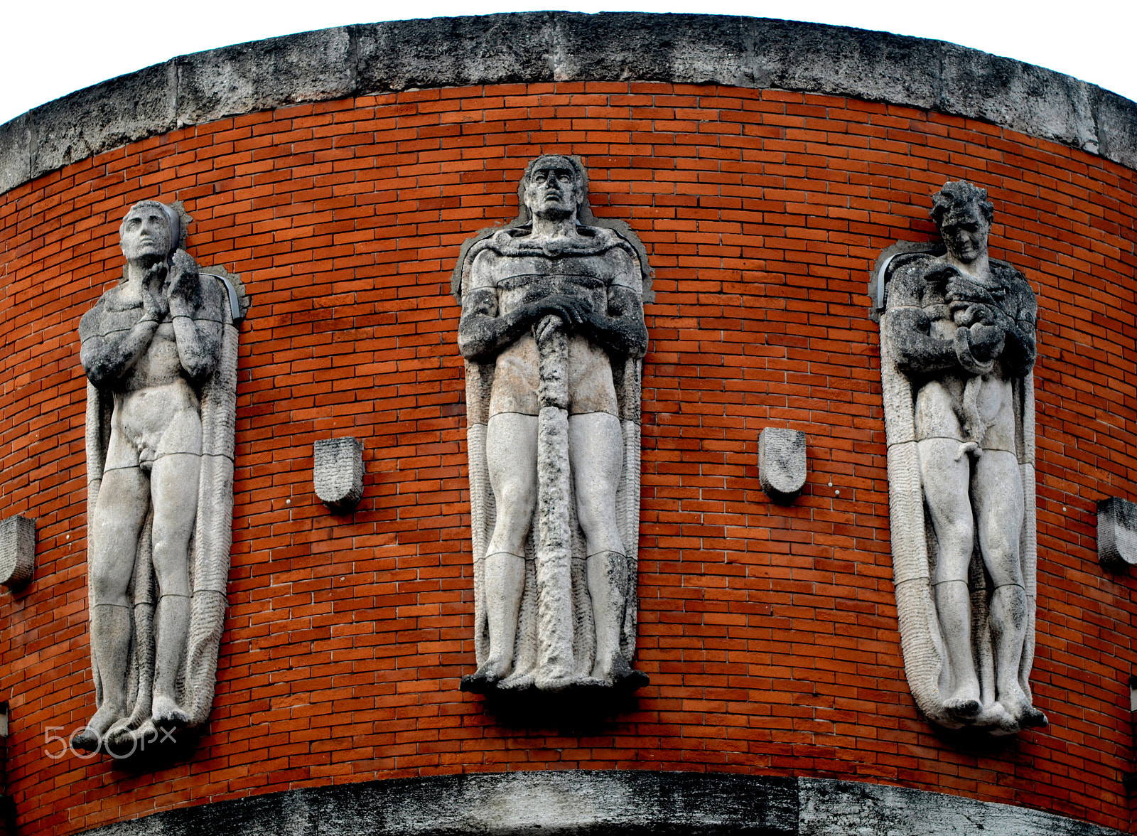 AF Nikkor 180mm f/2.8 IF-ED sample photo. Three statue photography