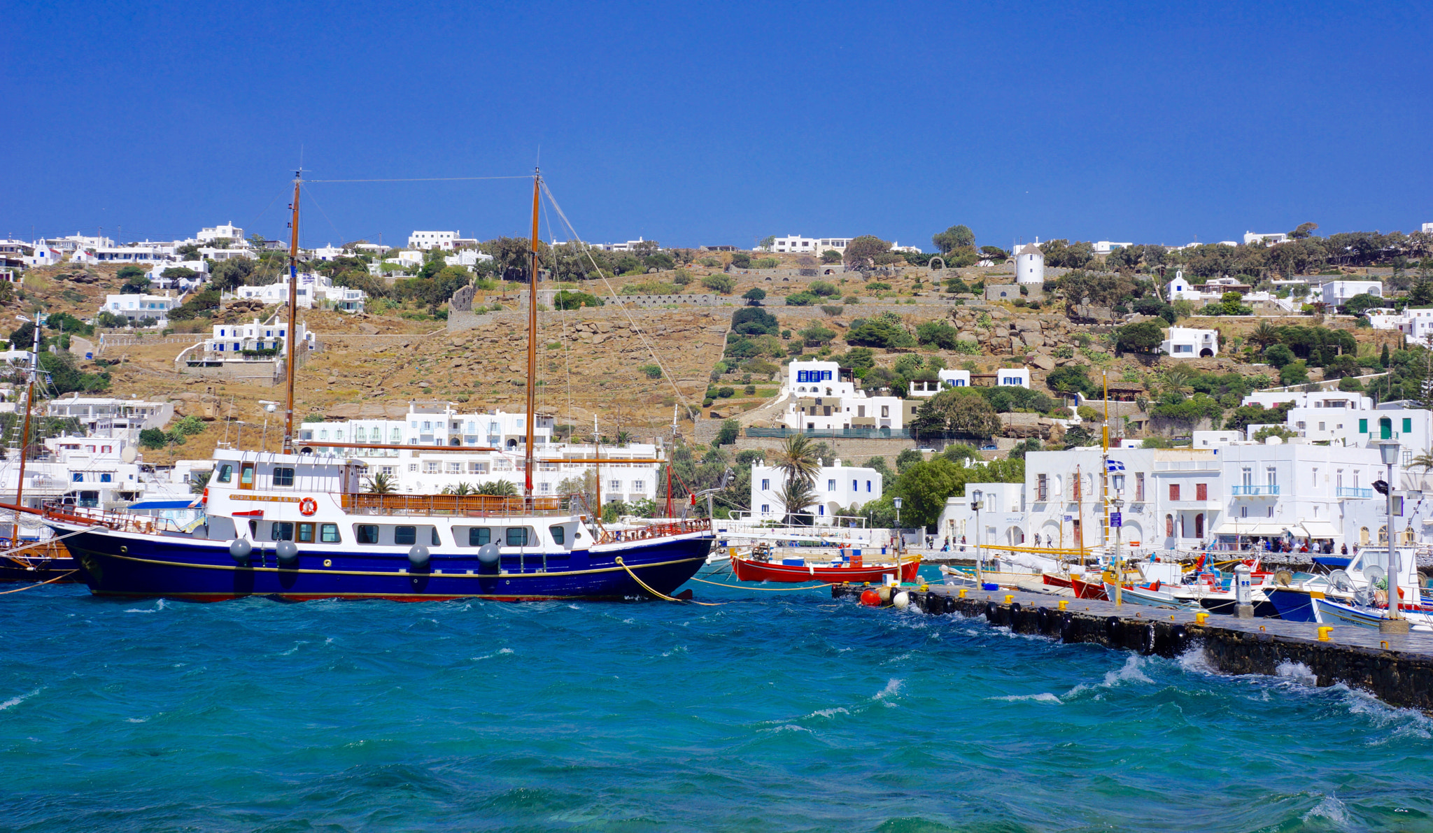 Sony E 18-55mm F3.5-5.6 OSS sample photo. Mykonos, greece photography