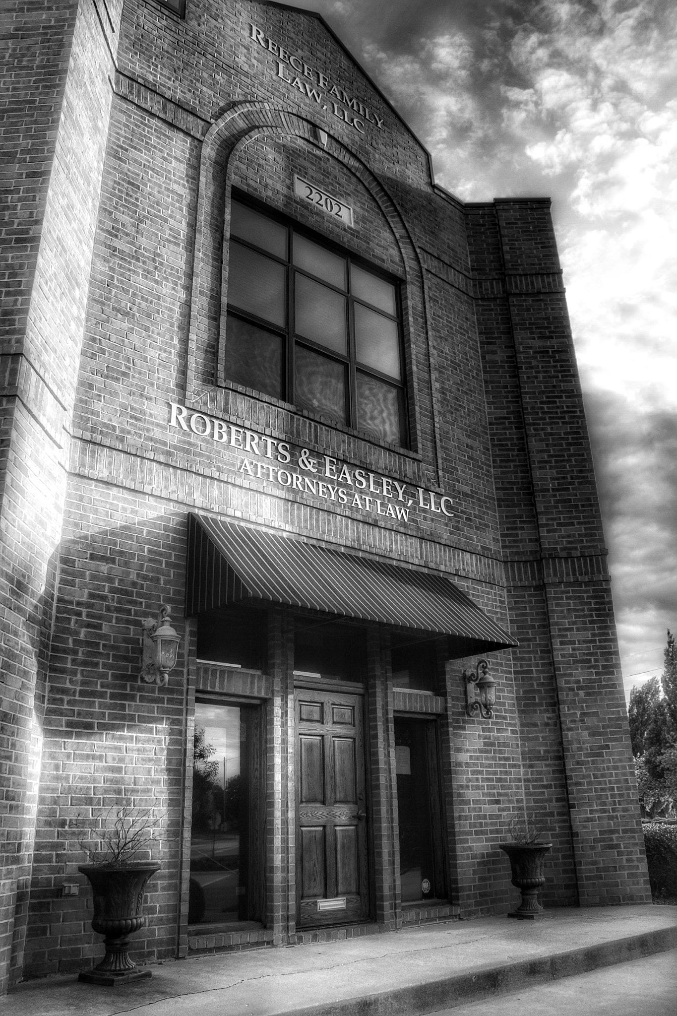 Canon EF-S 18-55mm F3.5-5.6 IS sample photo. Retro style brick building photography