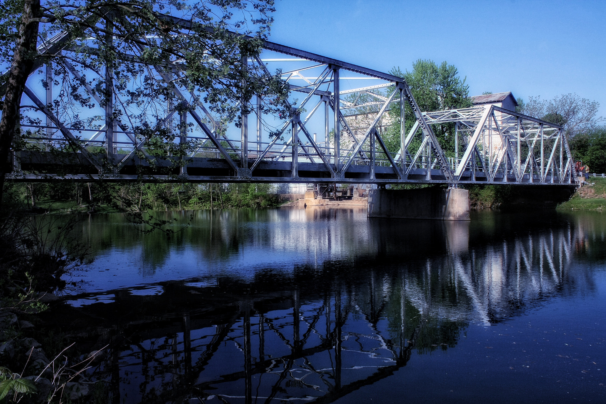 Canon EF-S 18-55mm F3.5-5.6 IS sample photo. Finley river bridge photography