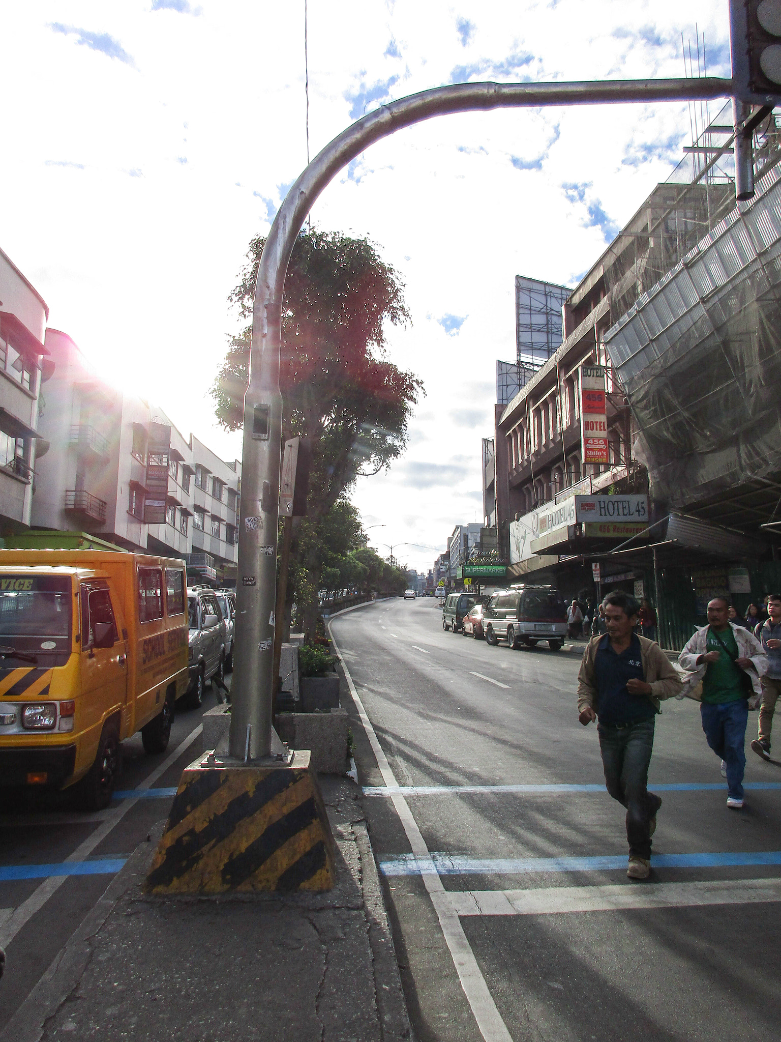 Canon PowerShot ELPH 170 IS (IXUS 170 / IXY 170) sample photo. Rush in the streets photography