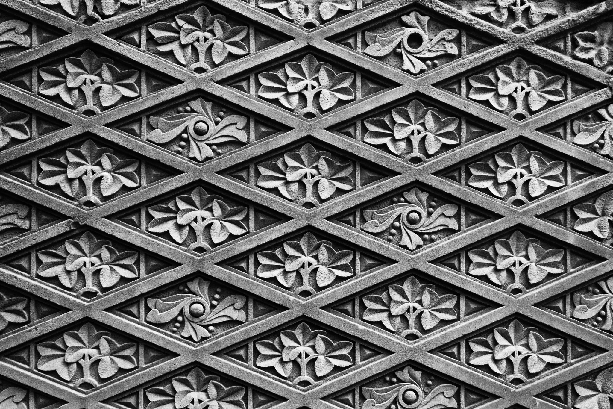 Canon EF-S 17-85mm F4-5.6 IS USM sample photo. Wall carving photography
