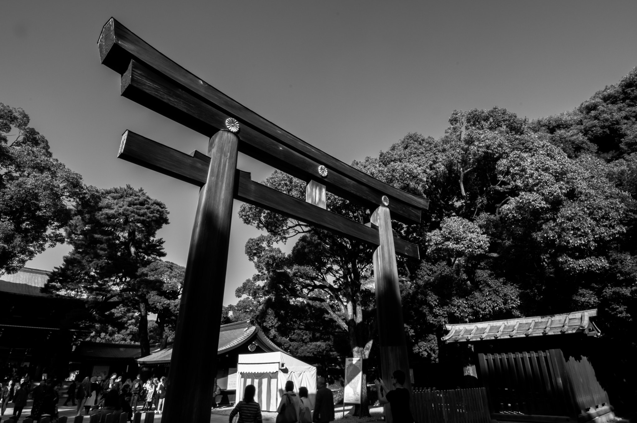 Pentax smc DA 12-24mm F4.0 ED AL (IF) sample photo. Gate photography