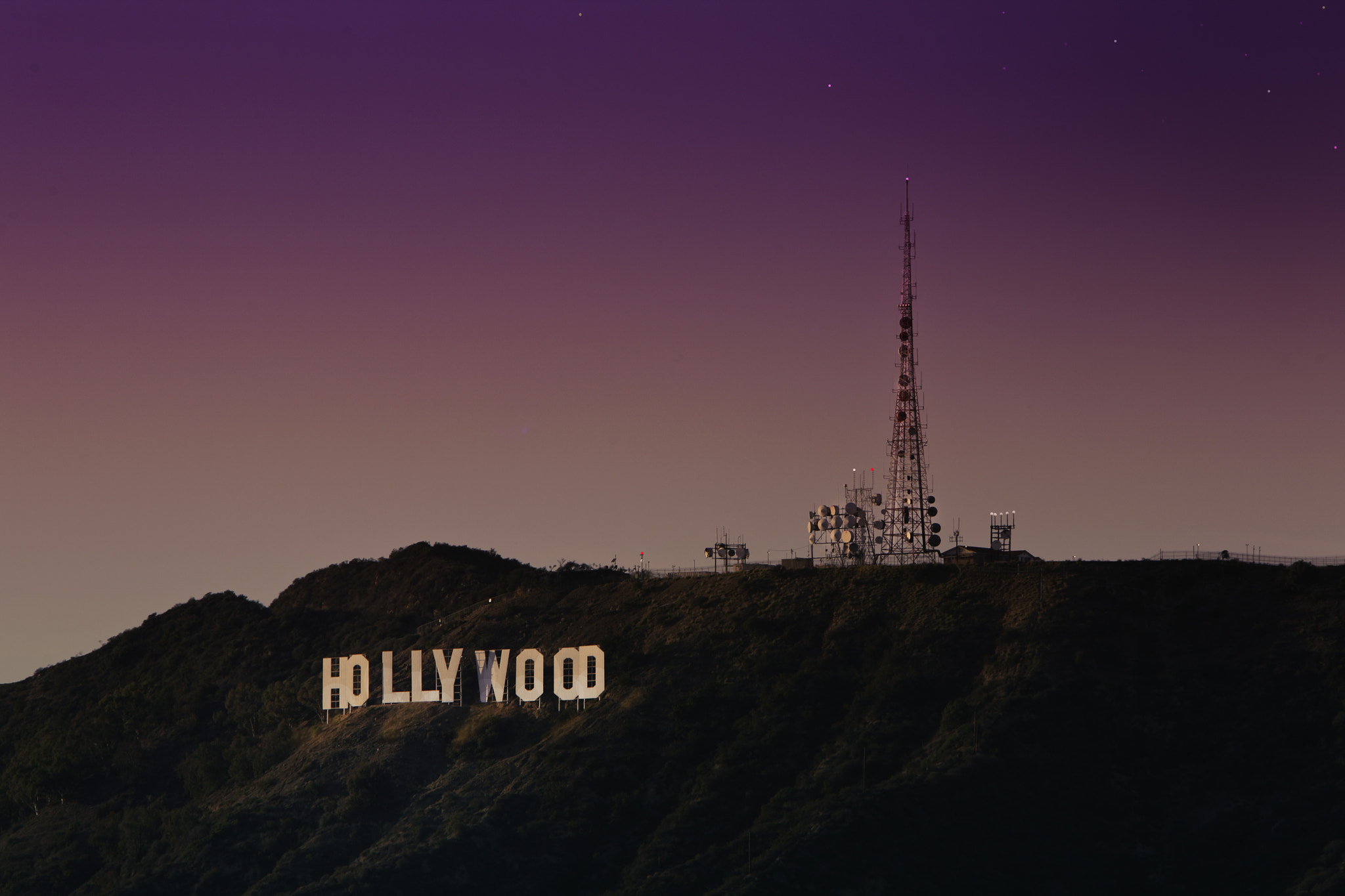 Canon EF 70-200mm F2.8L IS USM sample photo. Hollwood sign as seen fron la planetarium photography