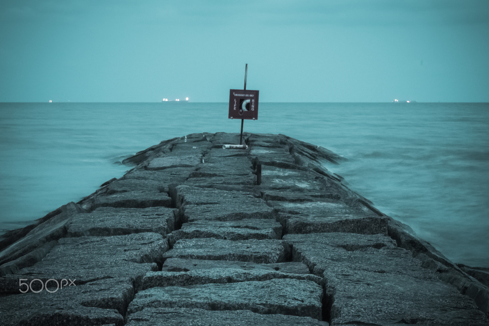 Sigma 70-300mm F4-5.6 APO DG Macro sample photo. Galveston jetty photography