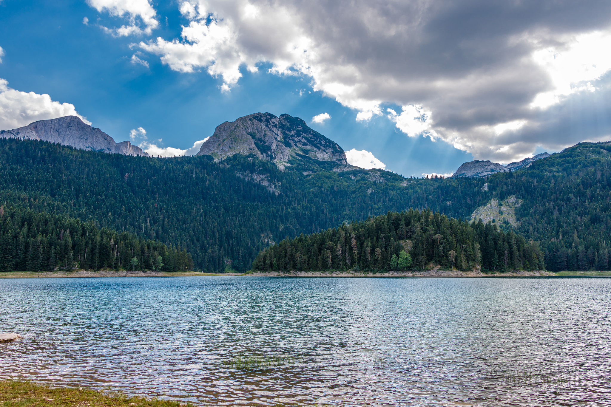 Canon EF-S 18-135mm F3.5-5.6 IS STM sample photo. Dormitor: black lake (vii) photography