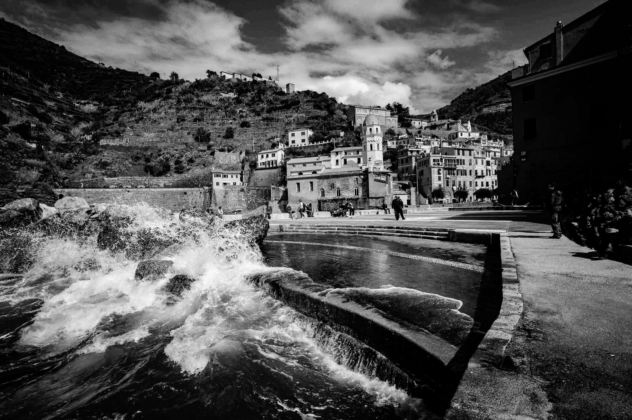 Leica M9 + Leica Super-Elmar-M 18mm F3.8 ASPH sample photo. Vernazza dramatic photography