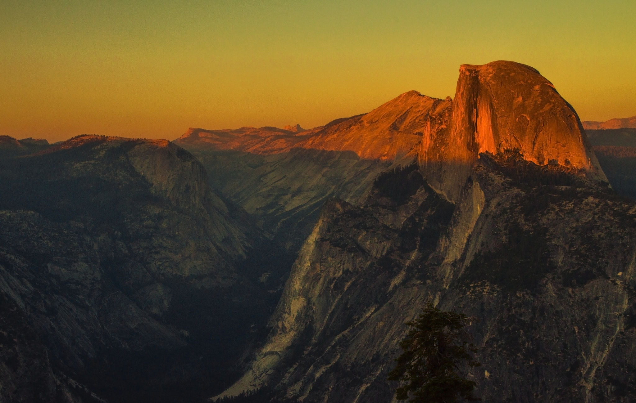 Canon EOS 500D (EOS Rebel T1i / EOS Kiss X3) + Canon EF 17-40mm F4L USM sample photo. Half dome sunset. photography