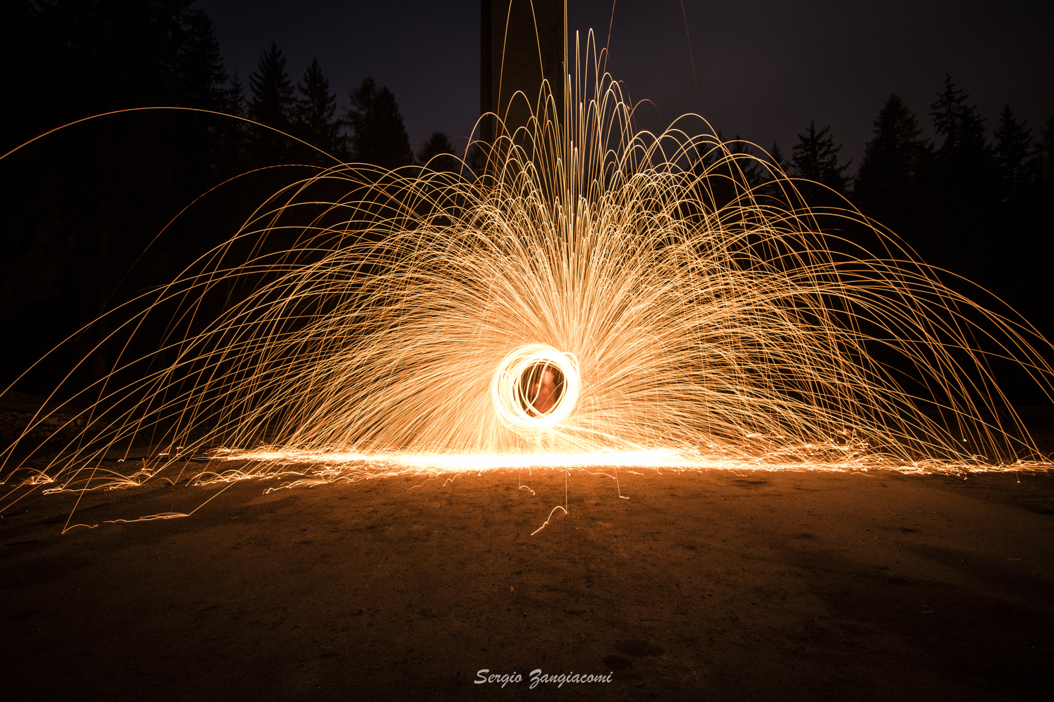 Canon EOS 750D (EOS Rebel T6i / EOS Kiss X8i) sample photo. Sparks in the night photography