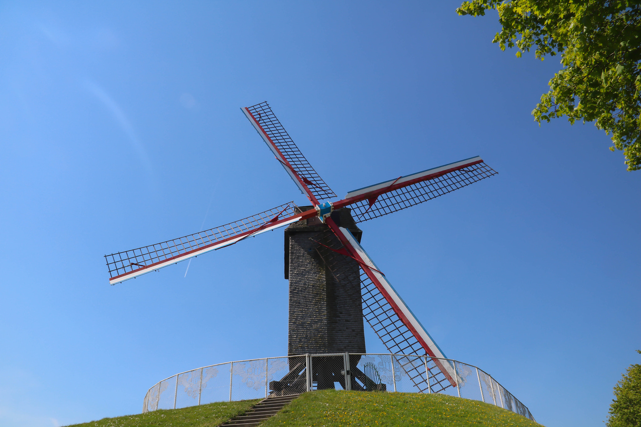 Canon EOS 760D (EOS Rebel T6s / EOS 8000D) + Canon EF-S 17-85mm F4-5.6 IS USM sample photo. Windmill photography