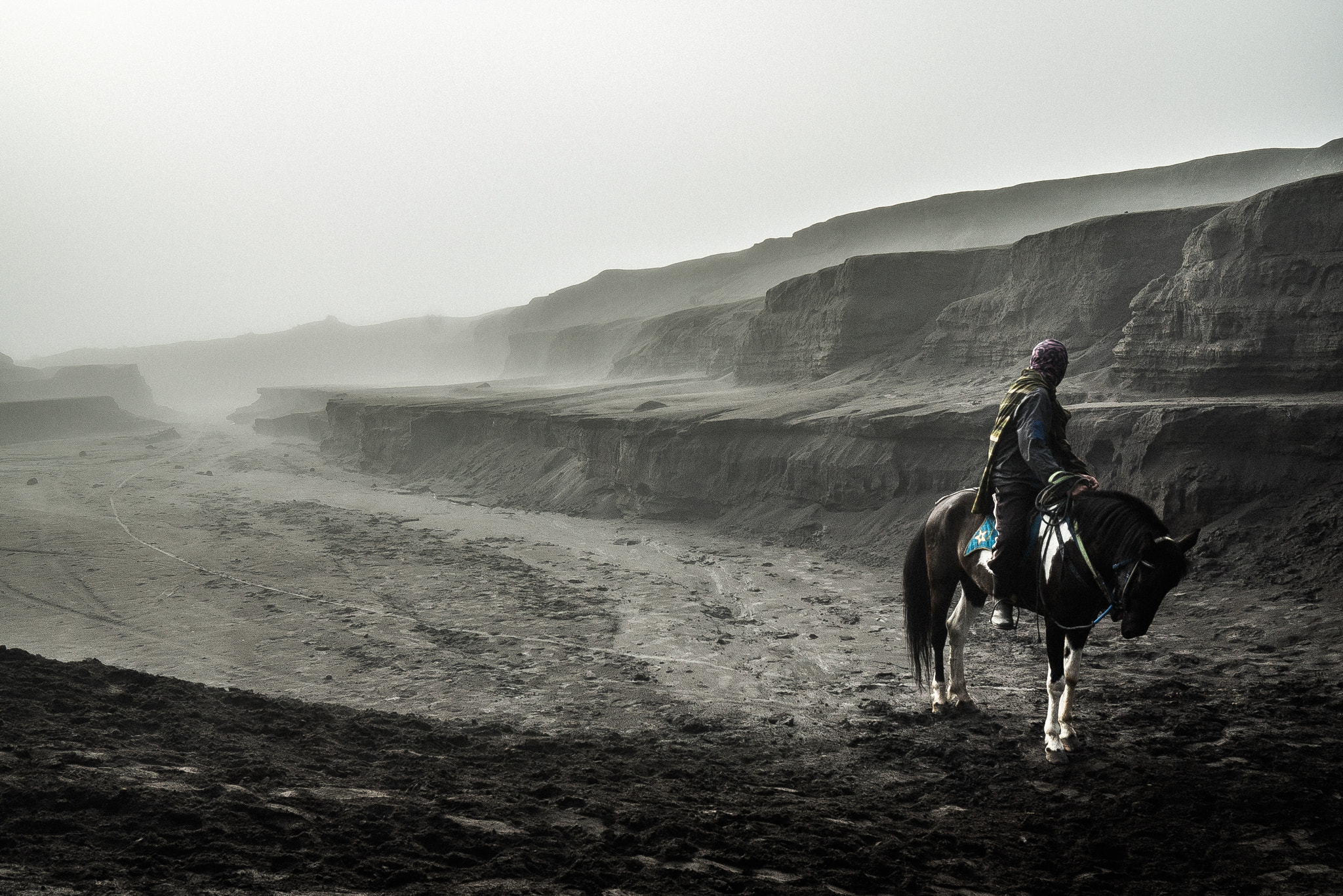 Sony a7S + Sony Vario-Tessar T* E 16-70mm F4 ZA OSS sample photo. Mount bromo photography