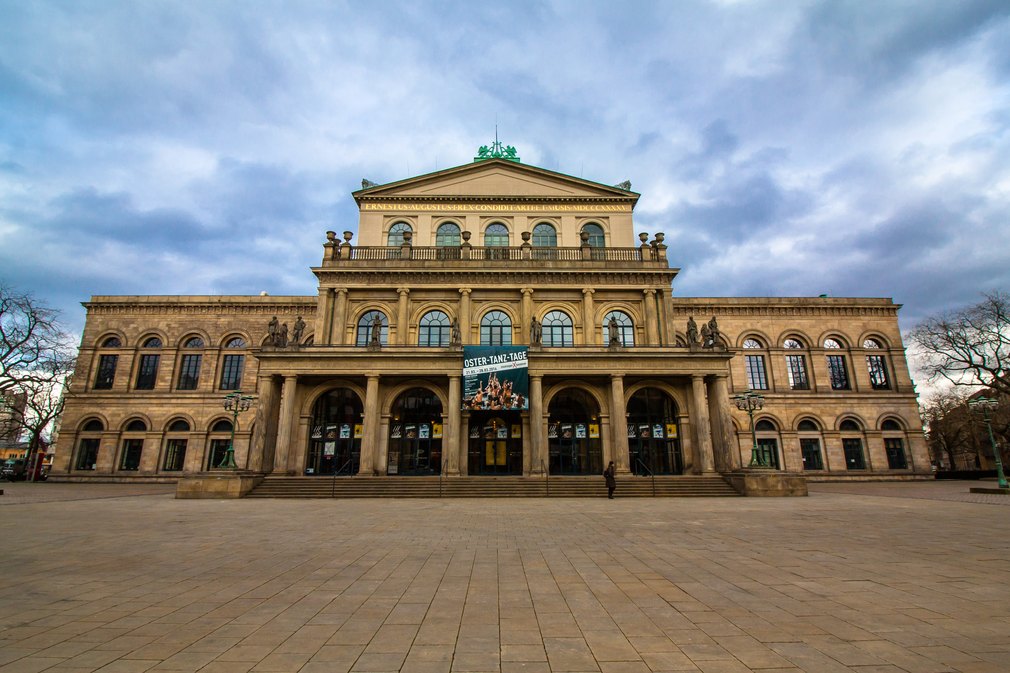 Canon EOS 450D (EOS Rebel XSi / EOS Kiss X2) + Canon EF-S 10-18mm F4.5–5.6 IS STM sample photo. Hannover - opernhaus 2 photography