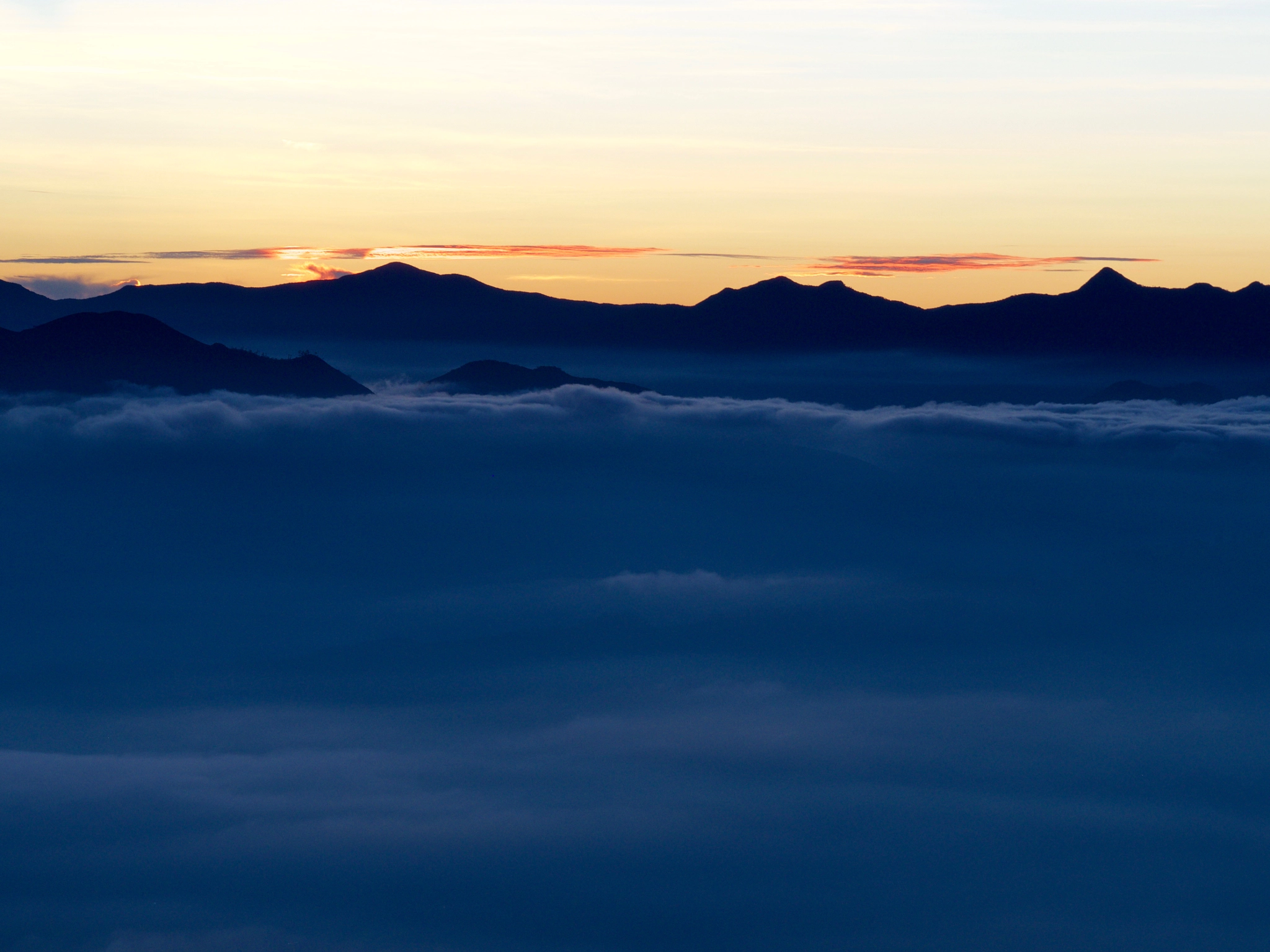 Olympus OM-D E-M10 sample photo. Before sunrise at adam's peak photography