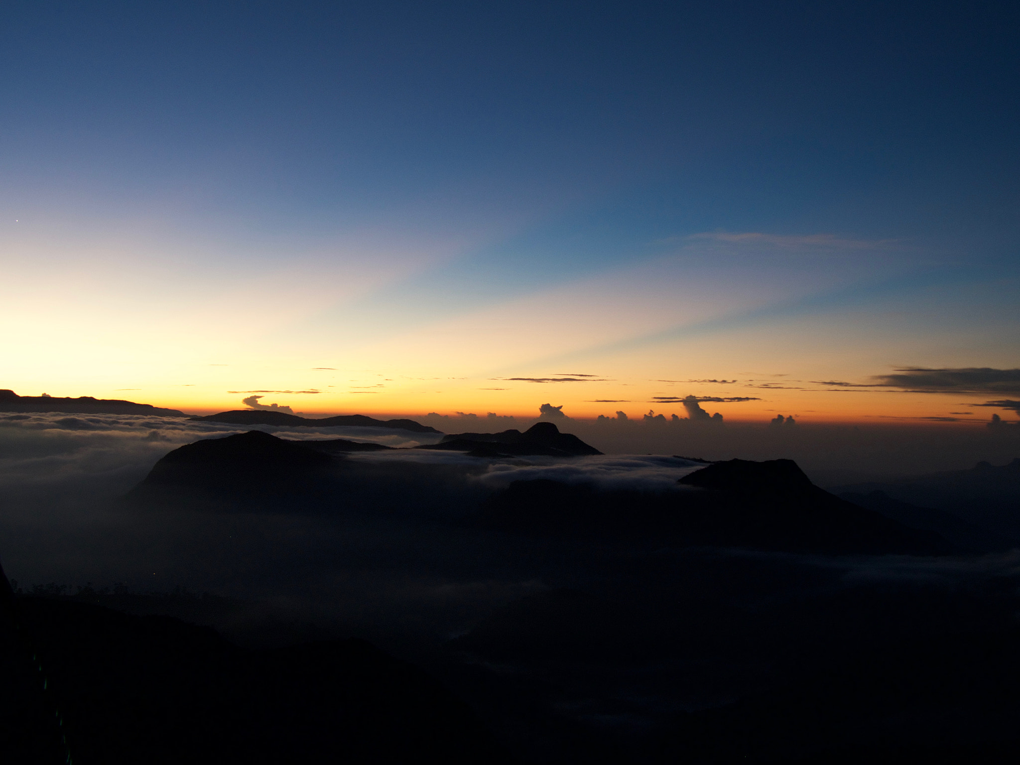 Olympus OM-D E-M10 sample photo. Before sunrise at adam's peak photography