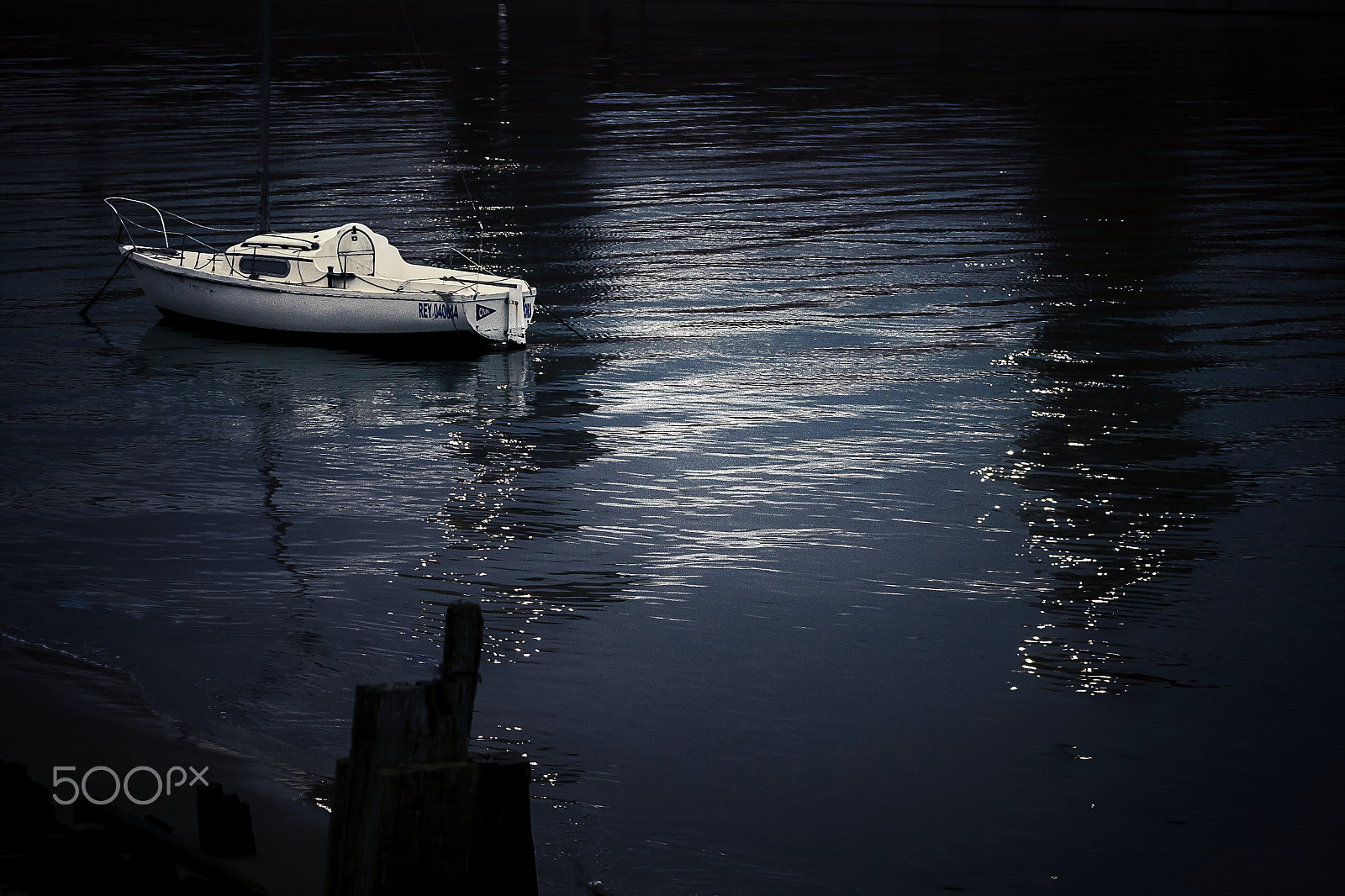 Canon EF 55-200mm F4.5-5.6 II USM sample photo. A boat in a harbour photography