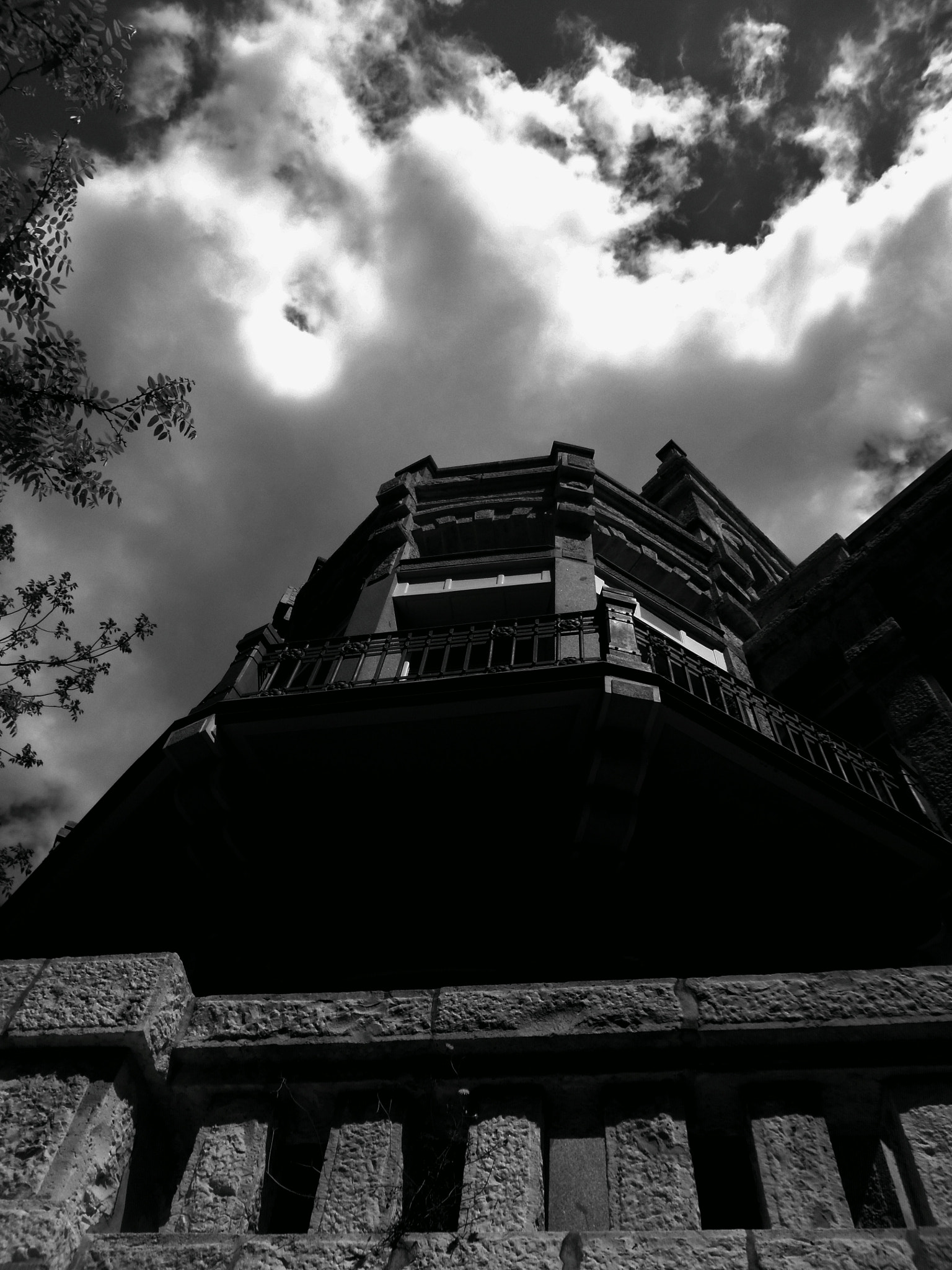 Samsung PL20,PL21 / VLUU PL20,PL21 sample photo. The city photography