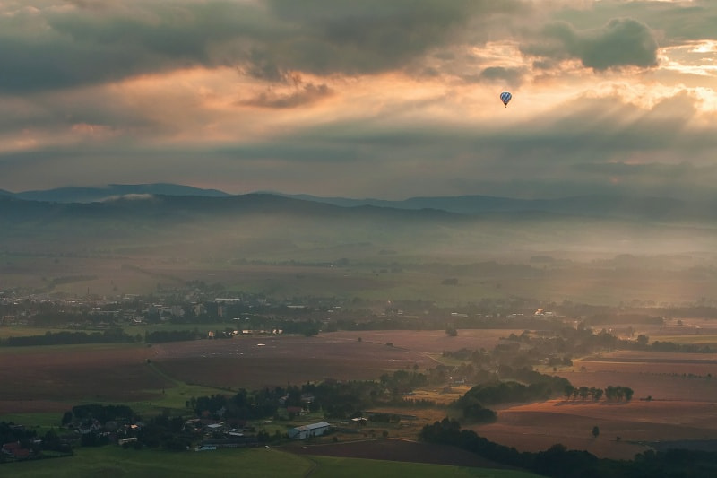 Canon EOS 30D + Canon EF 17-40mm F4L USM sample photo. Morning flights photography