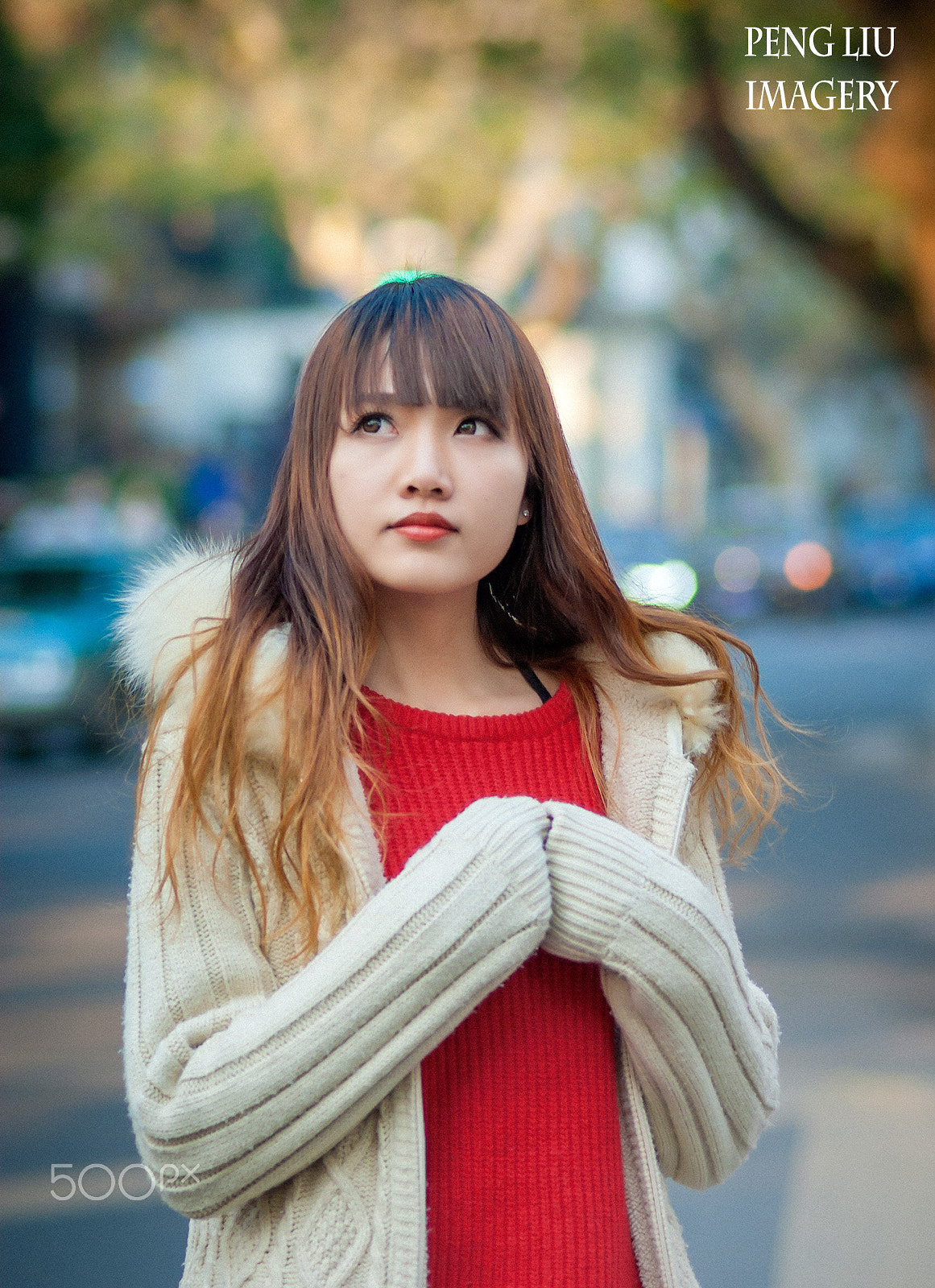 smc PENTAX-F 135mm F2.8 [IF] sample photo. She is smiling in the street photography