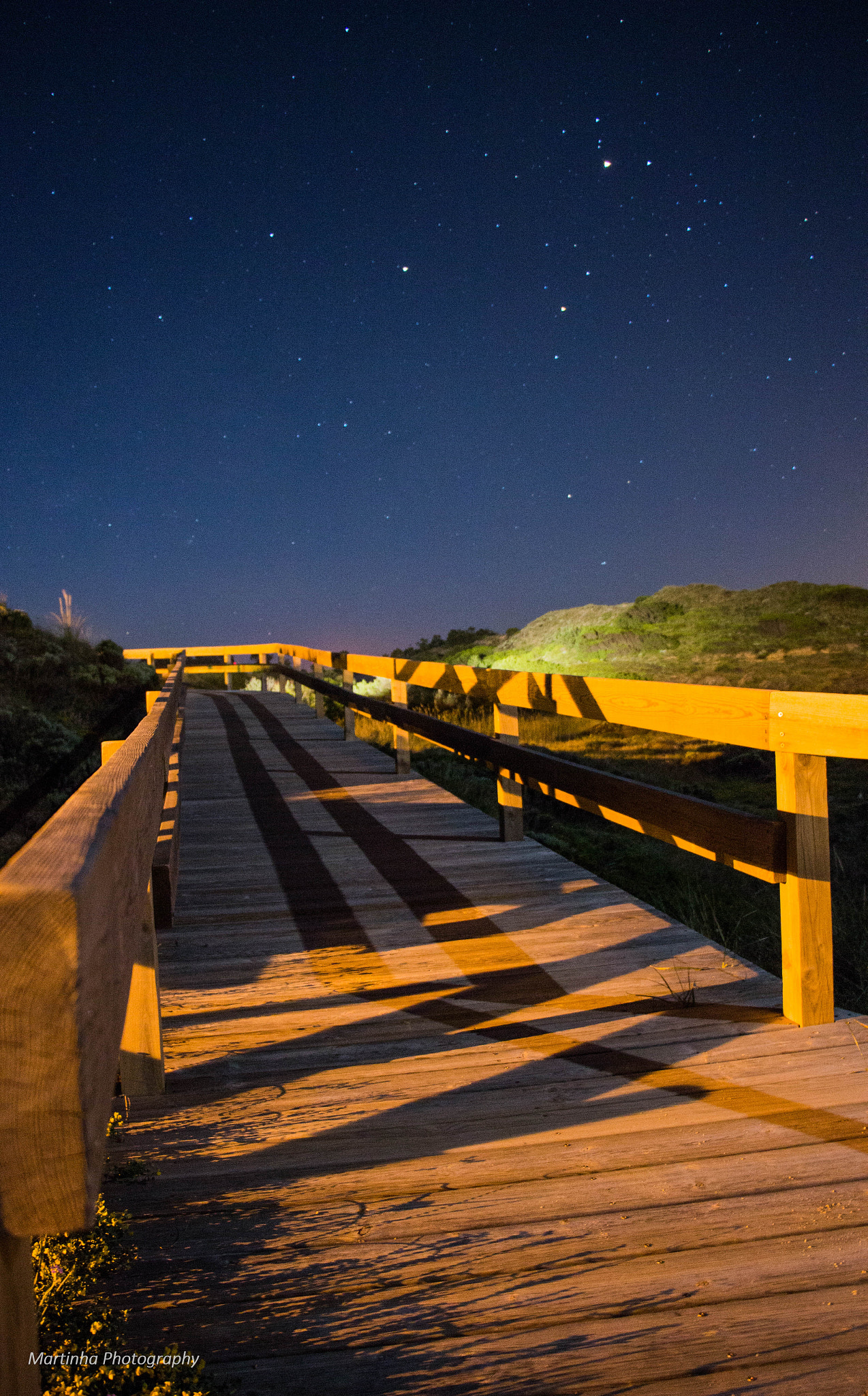 Canon EOS 700D (EOS Rebel T5i / EOS Kiss X7i) + Canon EF-S 18-135mm F3.5-5.6 IS STM sample photo. Night on the beach.. photography