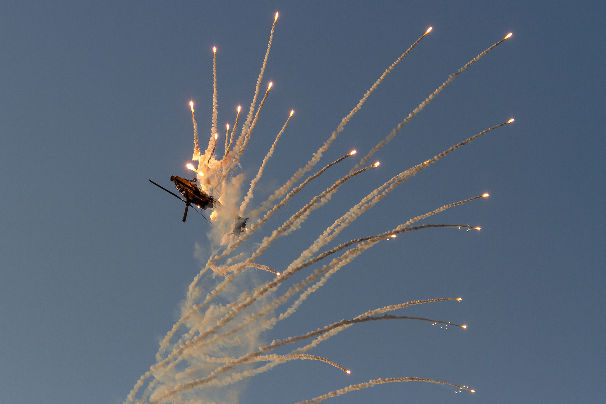Canon EF 70-200mm F4L IS USM sample photo. Some flares photography