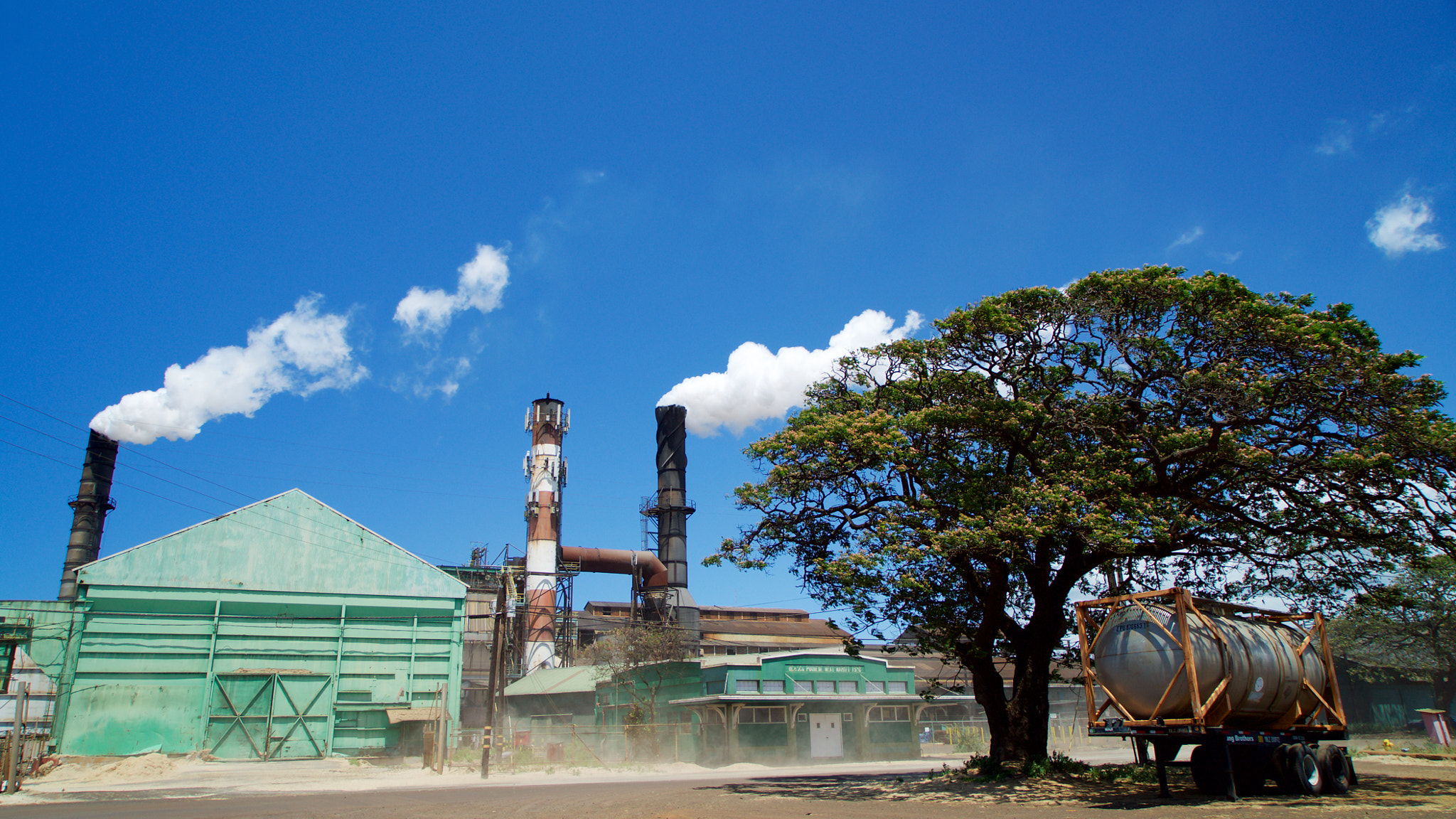 Sony a7S + Sony Vario Tessar T* FE 24-70mm F4 ZA OSS sample photo. The last sugar plant of maui photography