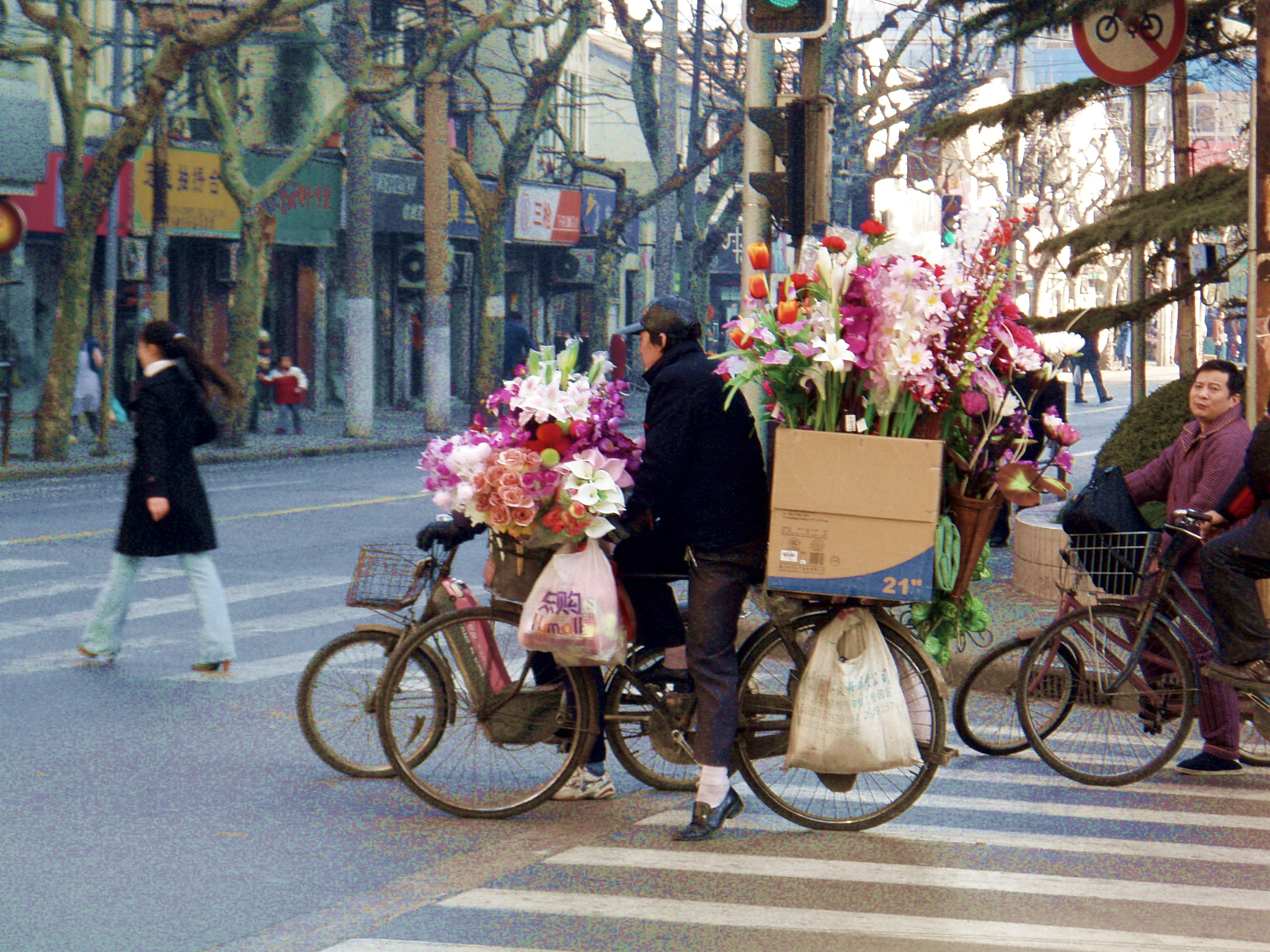 Olympus u720SW,S720SW sample photo. Flower seller donghu road shanghai photography