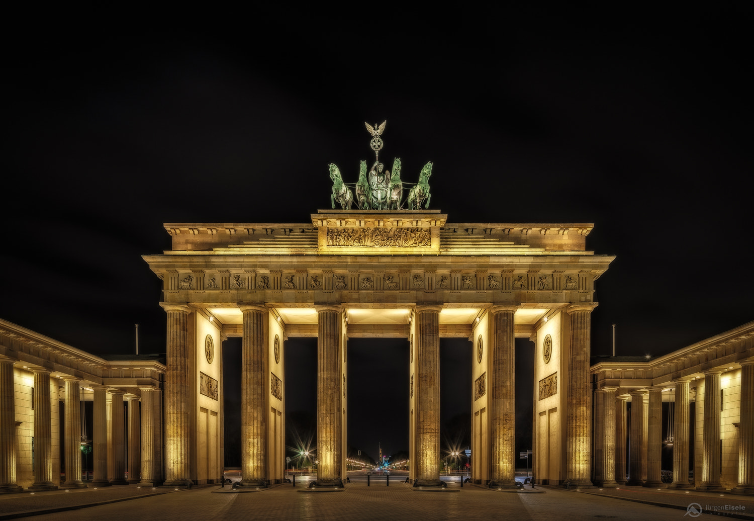 Sony a7R + Canon TS-E 24.0mm f/3.5 L II sample photo. Brandenburger tor photography