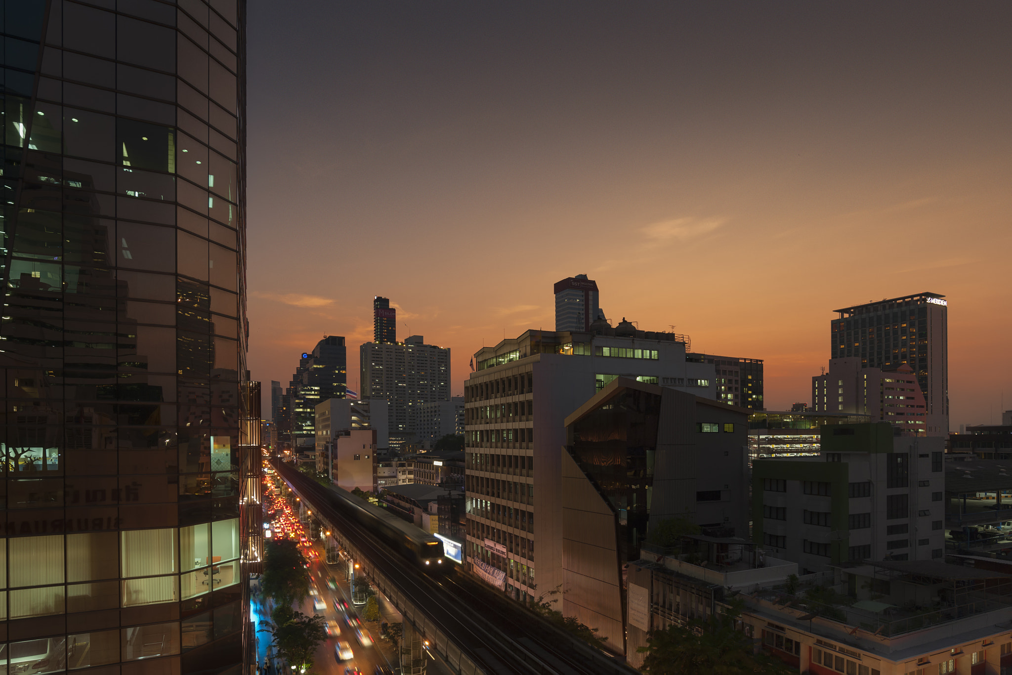 Nikon AF-S Nikkor 18-35mm F3.5-4.5G ED sample photo. Bangkok city photography