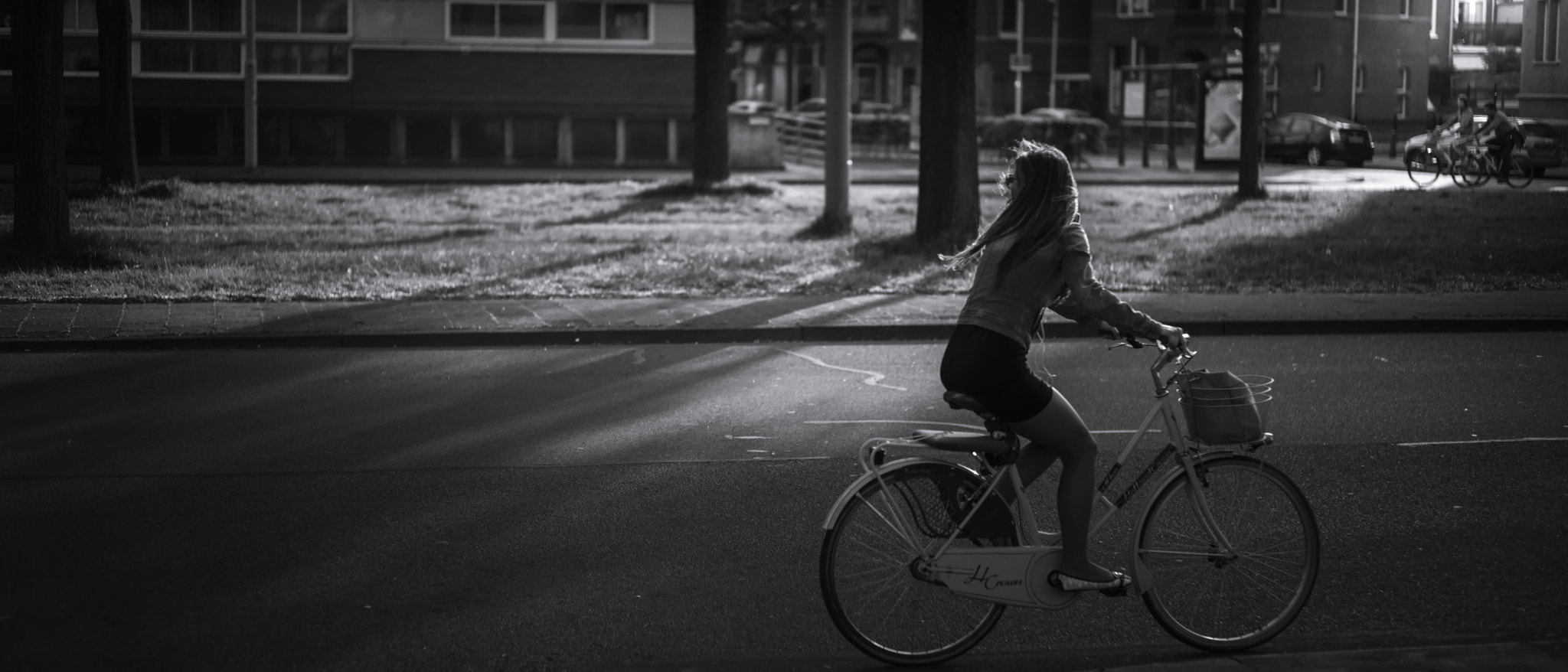 Leica Summilux-M 50mm F1.4 ASPH sample photo. Look left before turning photography
