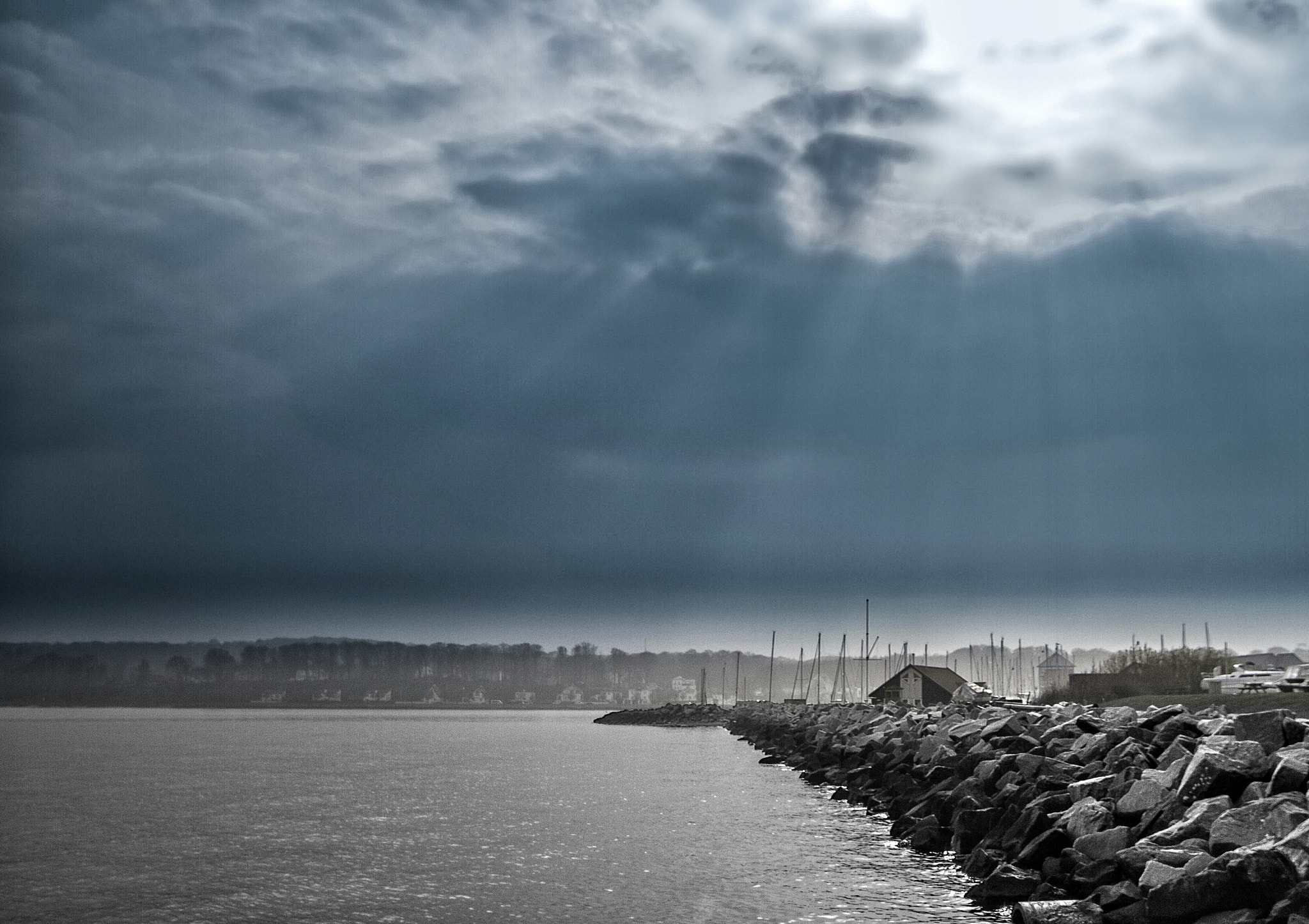 Canon EOS 7D + Sigma 20mm EX f/1.8 sample photo. Cloudy beauty photography