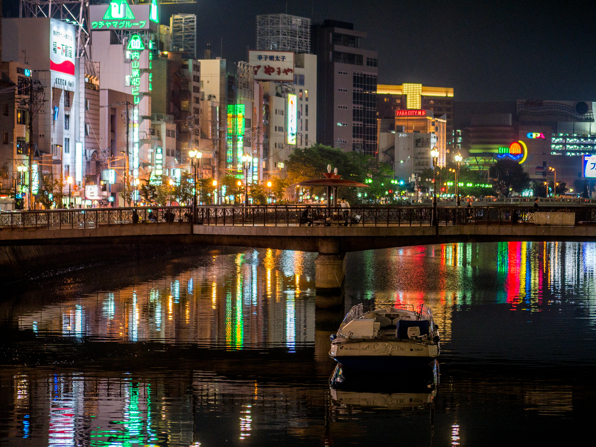 Panasonic Lumix G 42.5mm F1.7 ASPH Power OIS sample photo. Nightlife district photography