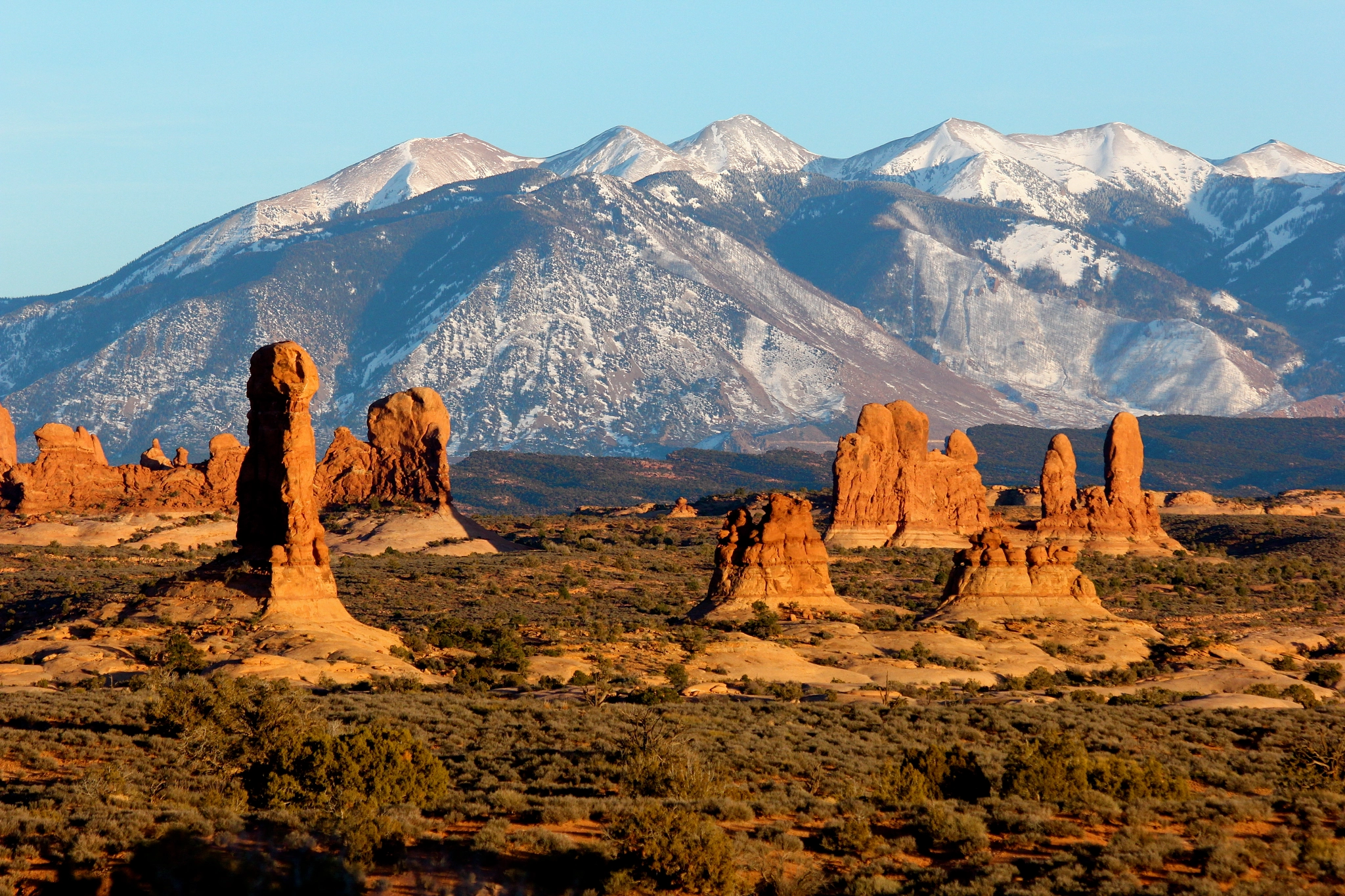 Canon EF 70-300mm F4-5.6 IS USM sample photo. Hoo doos in the desert photography