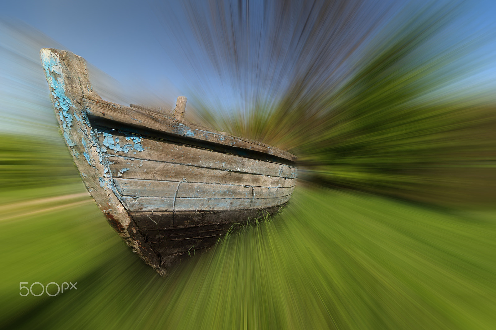 Canon EF-S 10-18mm F4.5–5.6 IS STM sample photo. Floating boat full of water, no defer... photography
