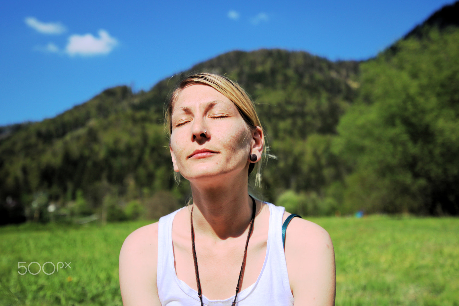 Canon EOS 750D (EOS Rebel T6i / EOS Kiss X8i) sample photo. Susan in the sunshine photography