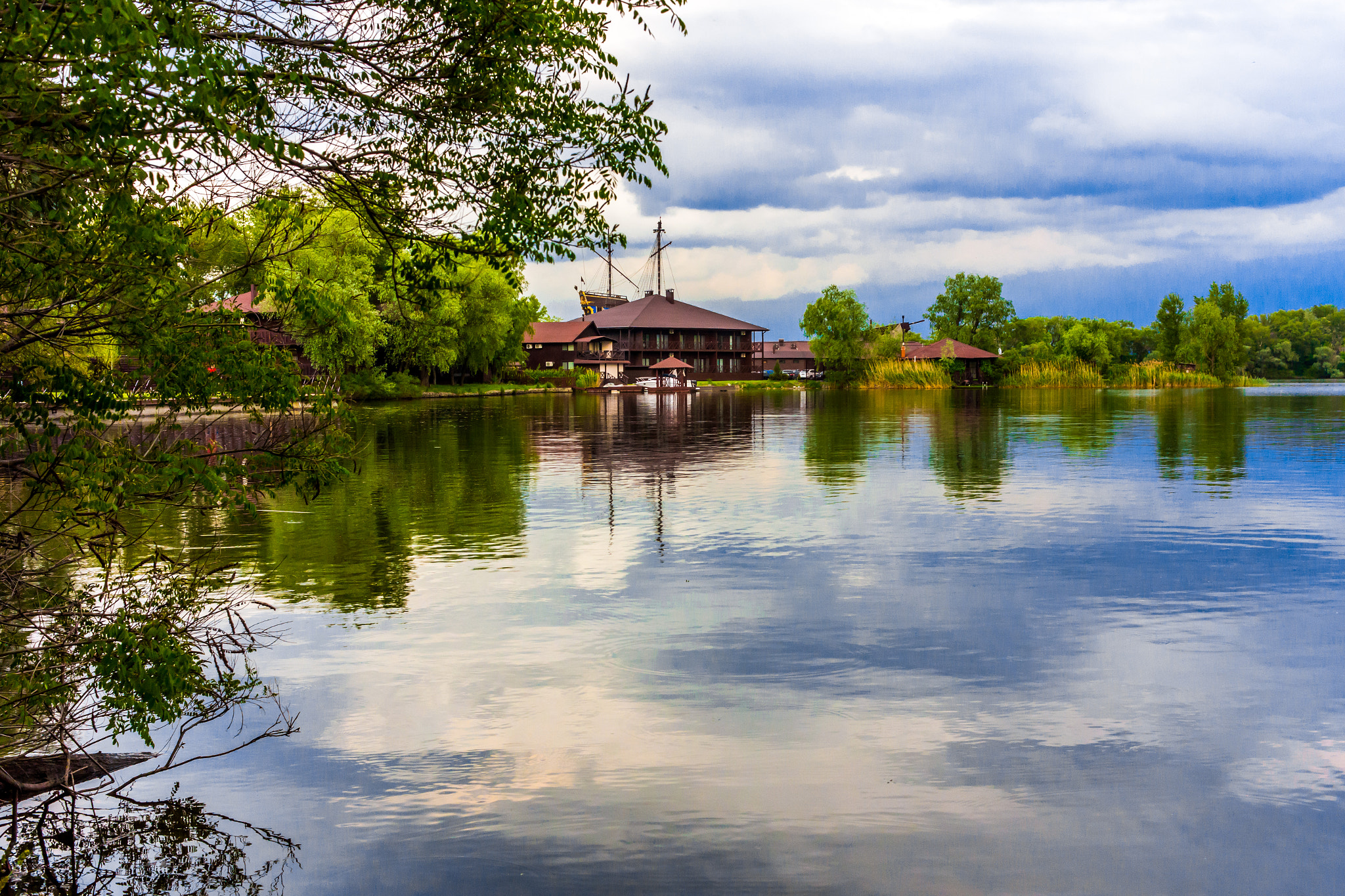 Samsung NX1100 + Samsung NX 30mm F2 Pancake sample photo. River ii photography