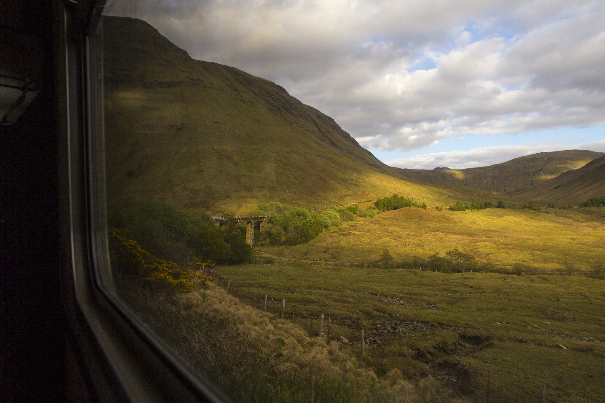Sigma 24mm f/1.8 DG Macro EX sample photo. Highlands train ride 1 photography