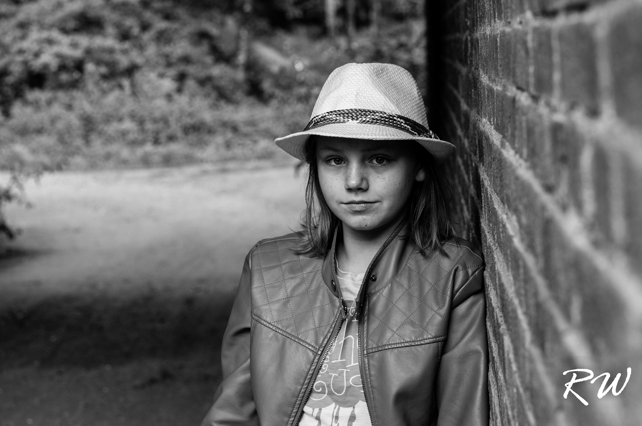 Sony Alpha NEX-5R + E 50mm F1.8 OSS sample photo. The girl with the hat photography