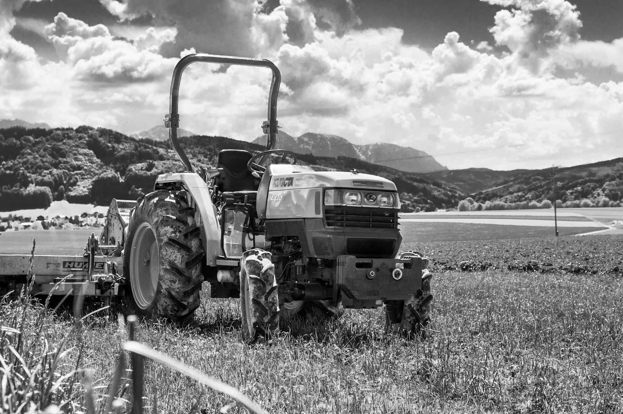 Sigma 17-70mm F2.8-4 DC Macro OS HSM | C sample photo. Traktor am feld photography