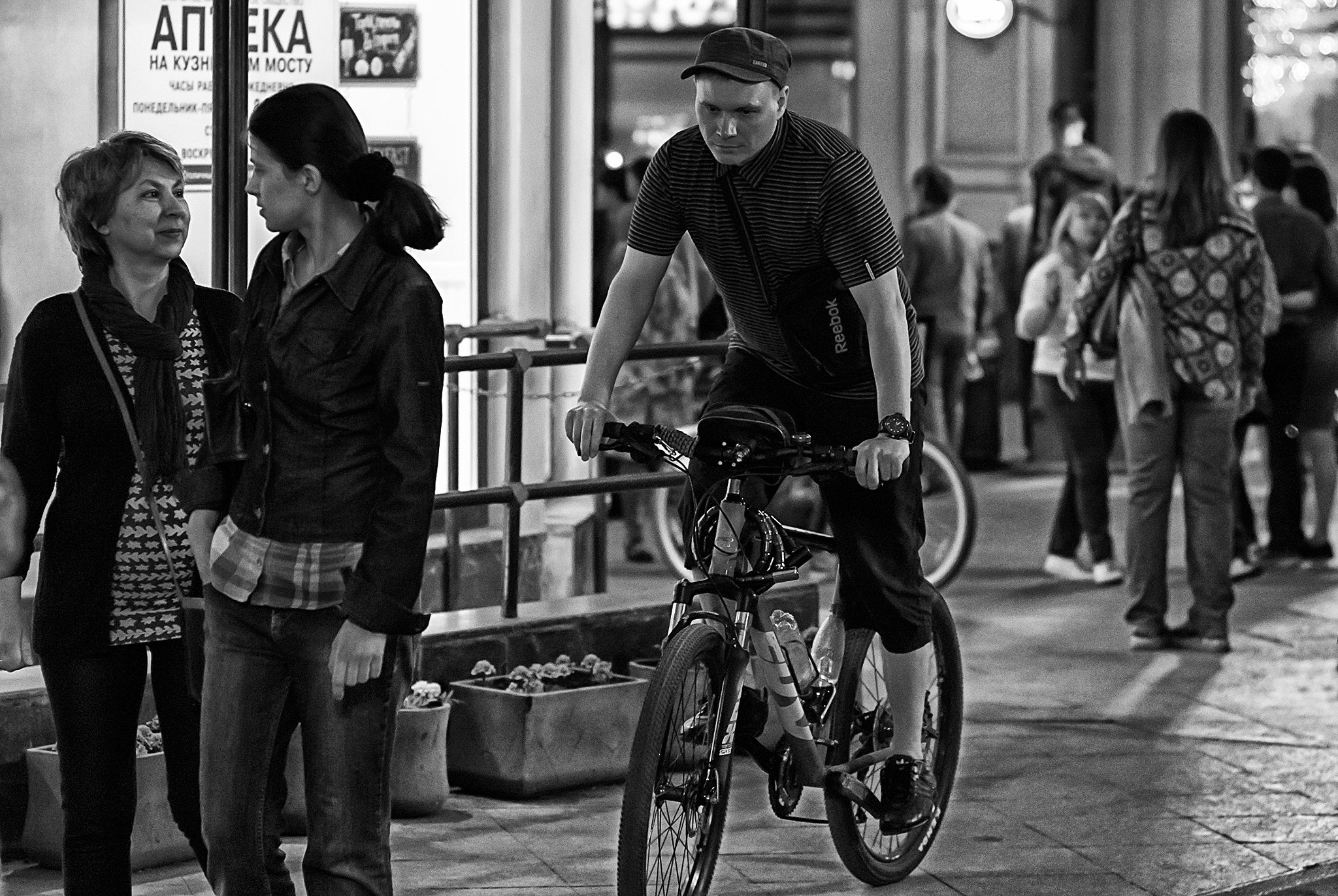 Pentax smc FA 77mm 1.8 Limited sample photo. Evening moscow photography